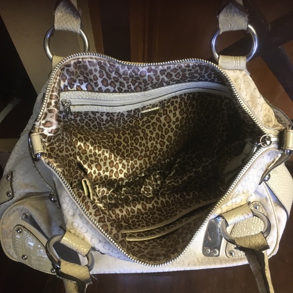 Women’s guess handbag - Picture 6 of 11